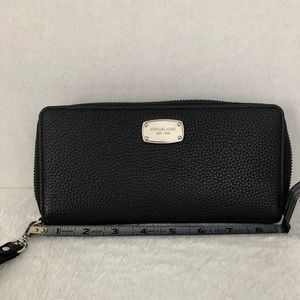 Micheal Kors black leather wallet